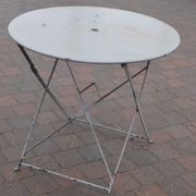 Table de jardin pliante en fer