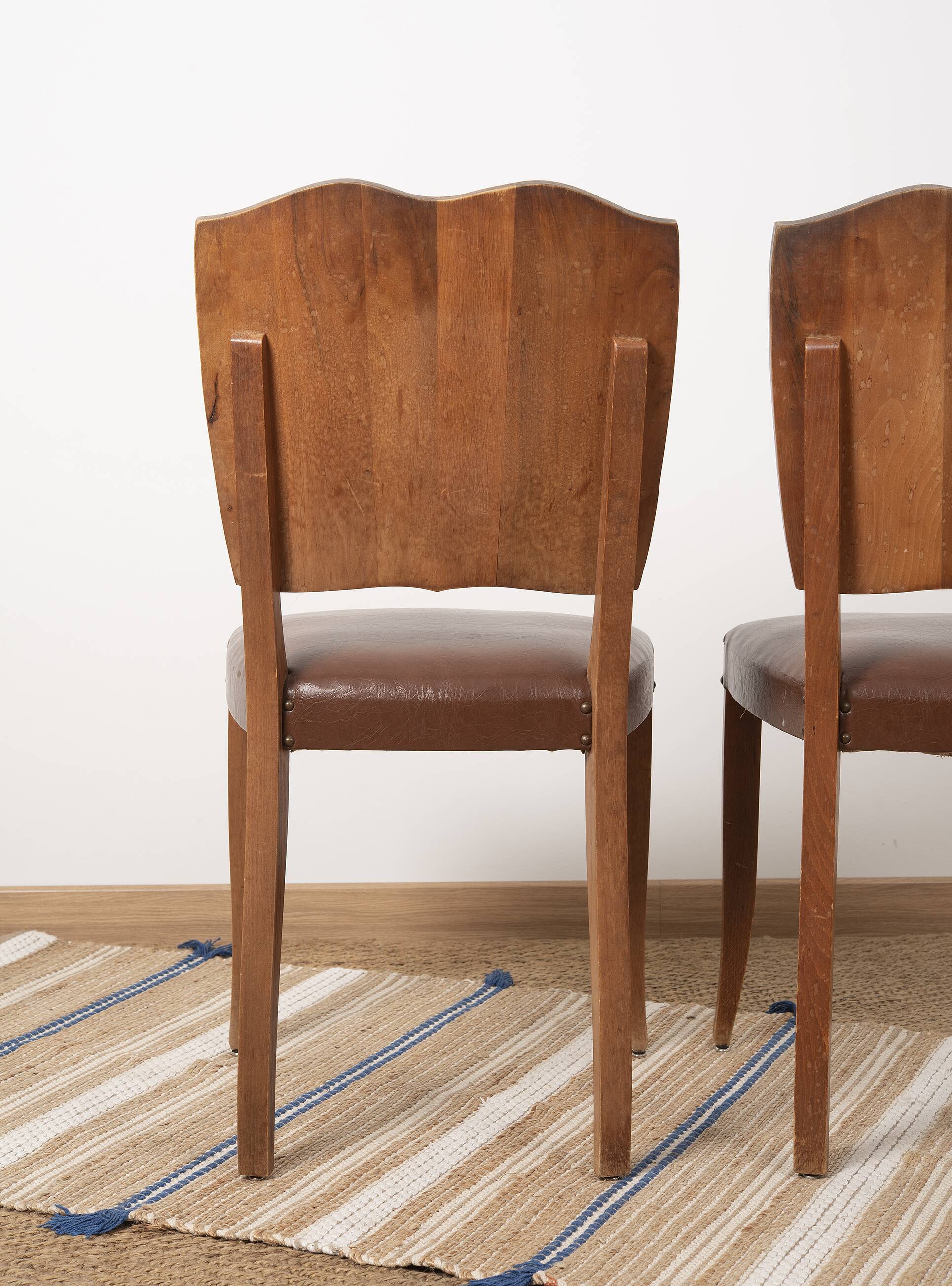 Set of 4 Art Deco chairs in carved wood
