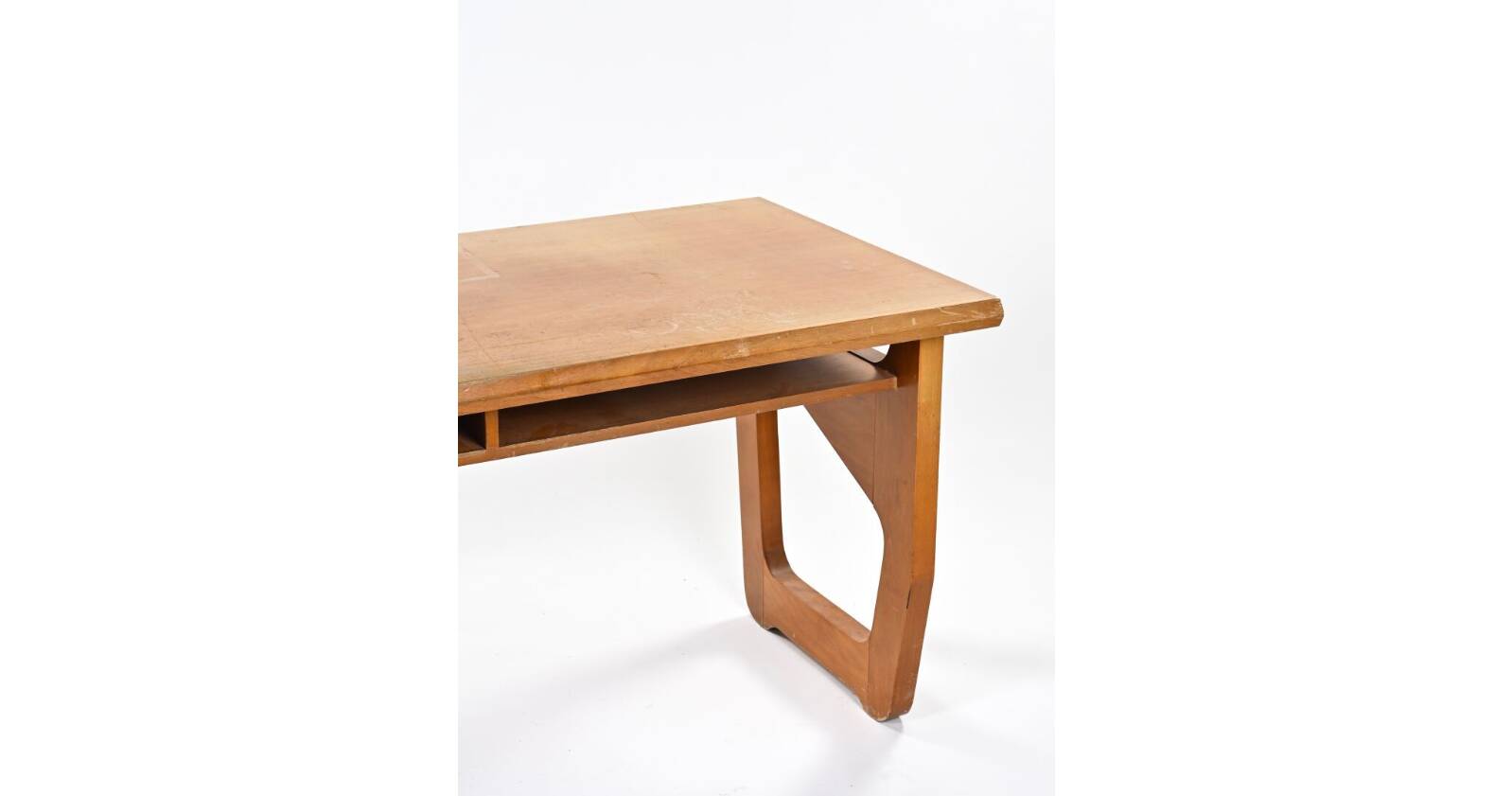 Desk with two openwork cheeks on the sides design 1980