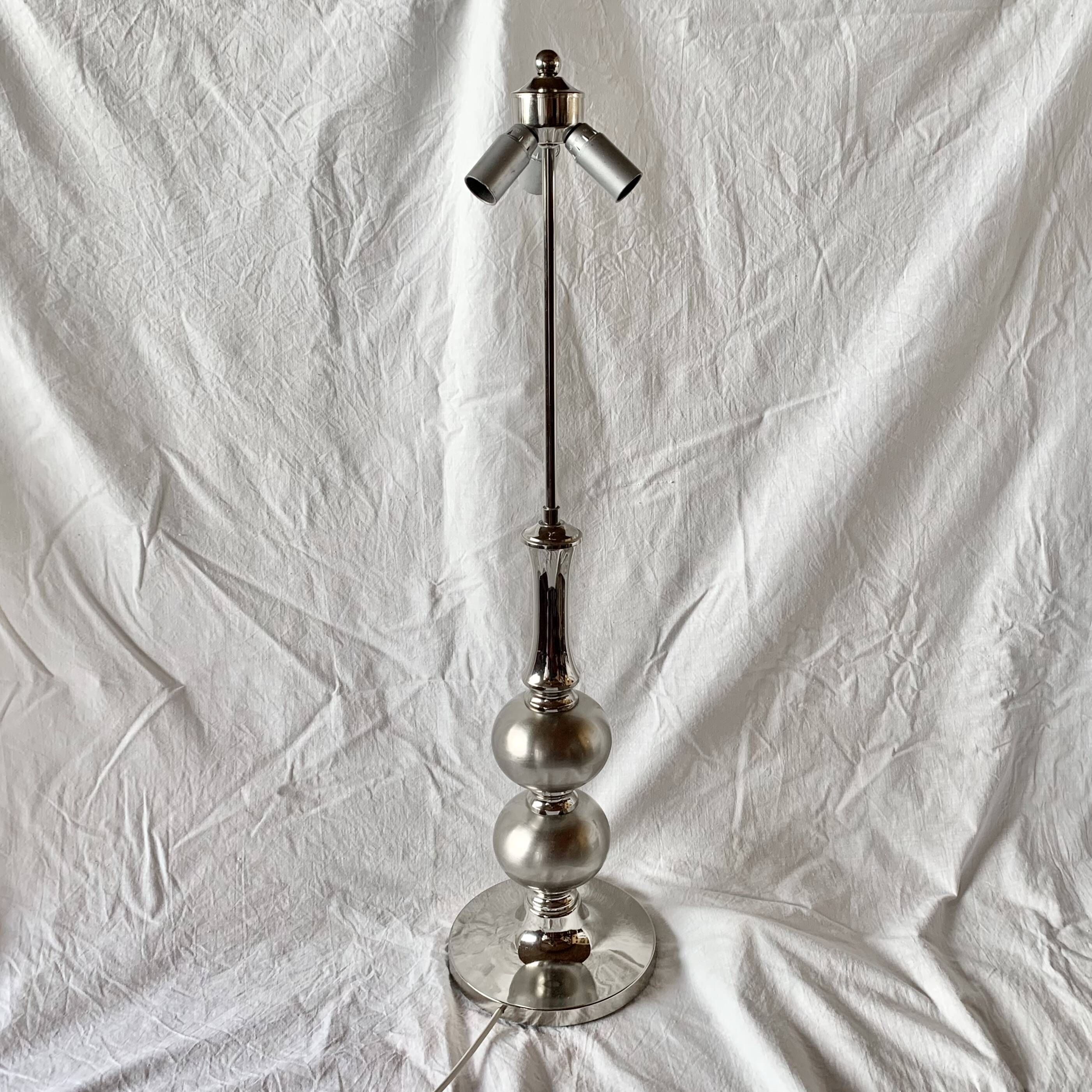 Large vintage floor lamp base in chrome metal and brushed aluminum