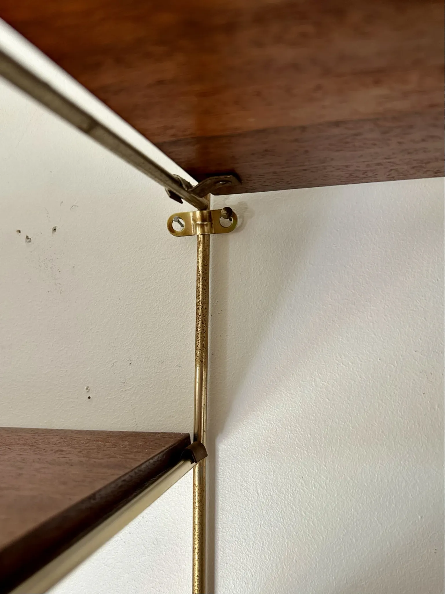 Double shelf in Tomado style