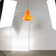 Lampe suspendue en verre orange et laiton italien des années 60, style mid-century.