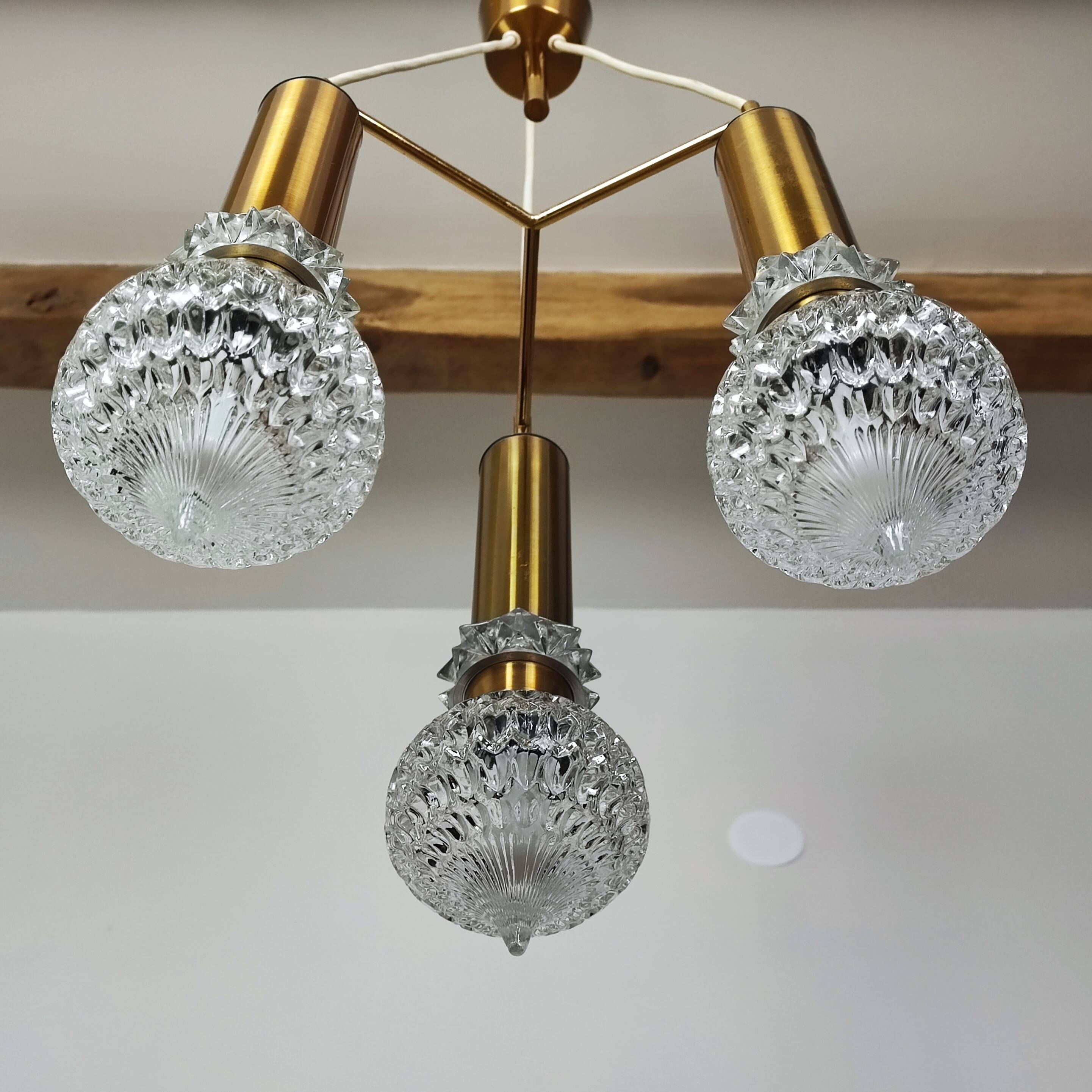 3 globe pendant chandelier