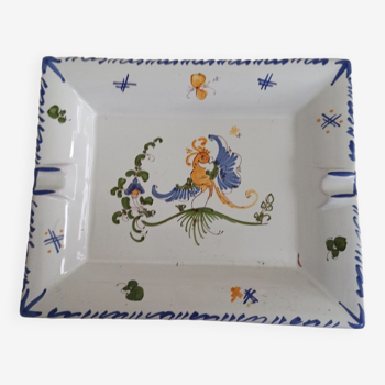 Cendrier, vide poche en faience de Moustiers. Signé