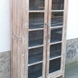 Armoire vitrée en bois ancien blanchi