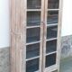 Armoire vitrée en bois ancien blanchi