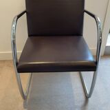 Chaise Brno Knoll par Ludwig Mies van der Rohe