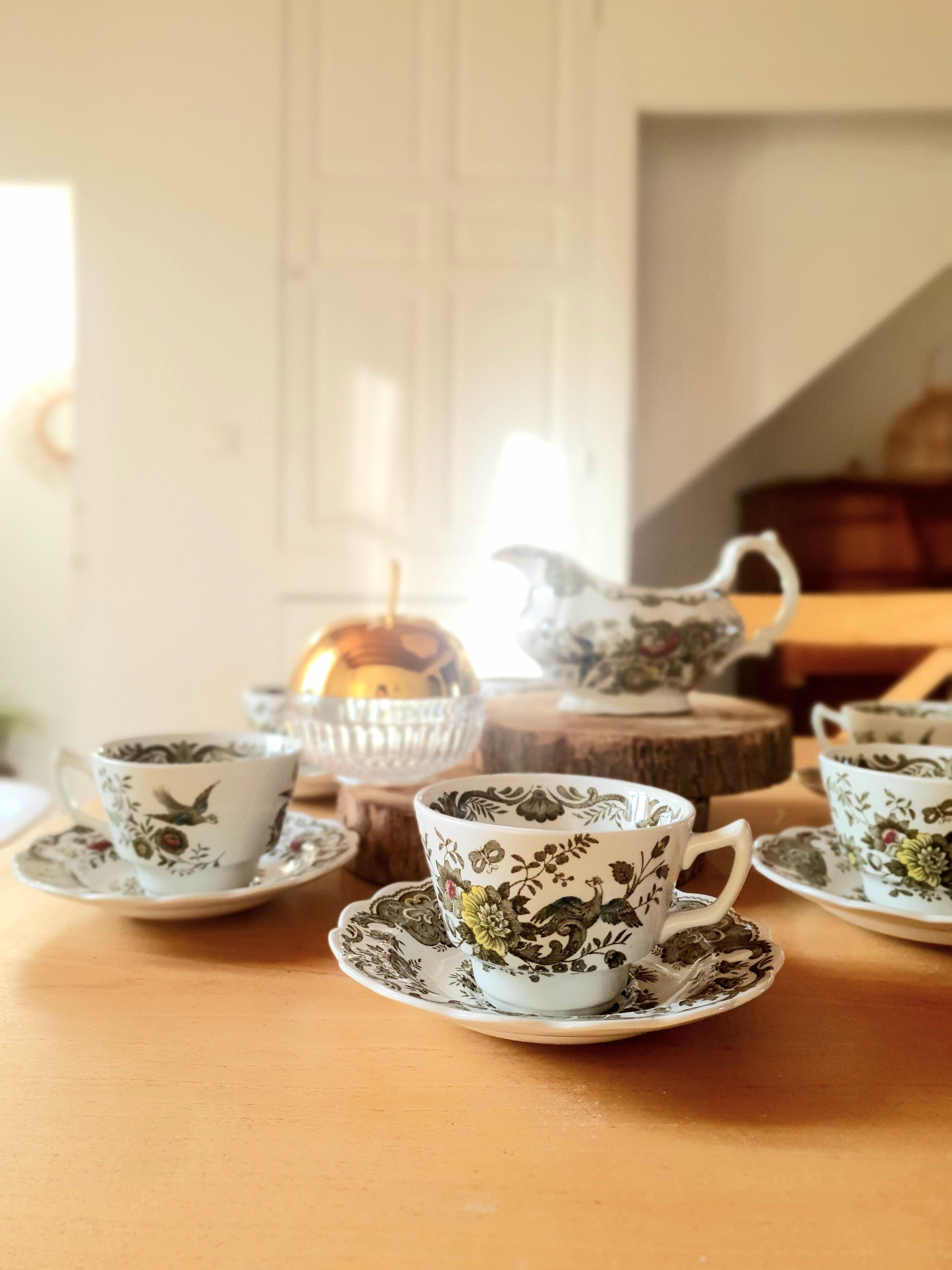 6 tasses porcelaine anglaise et soucoupes