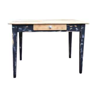 Black patinee farm table