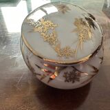 Oval jewelry box or candy box in Limoges porcelain, mid-20th century