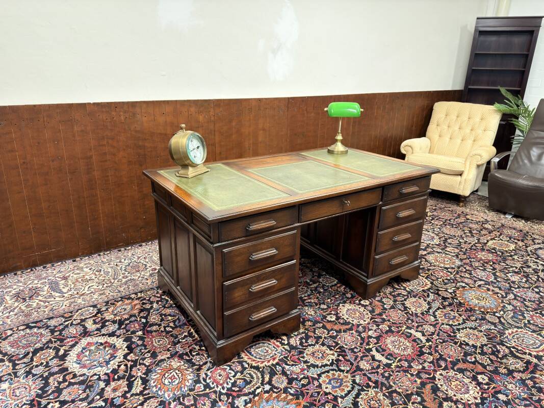 Bureau Chesterfield anglais antique
