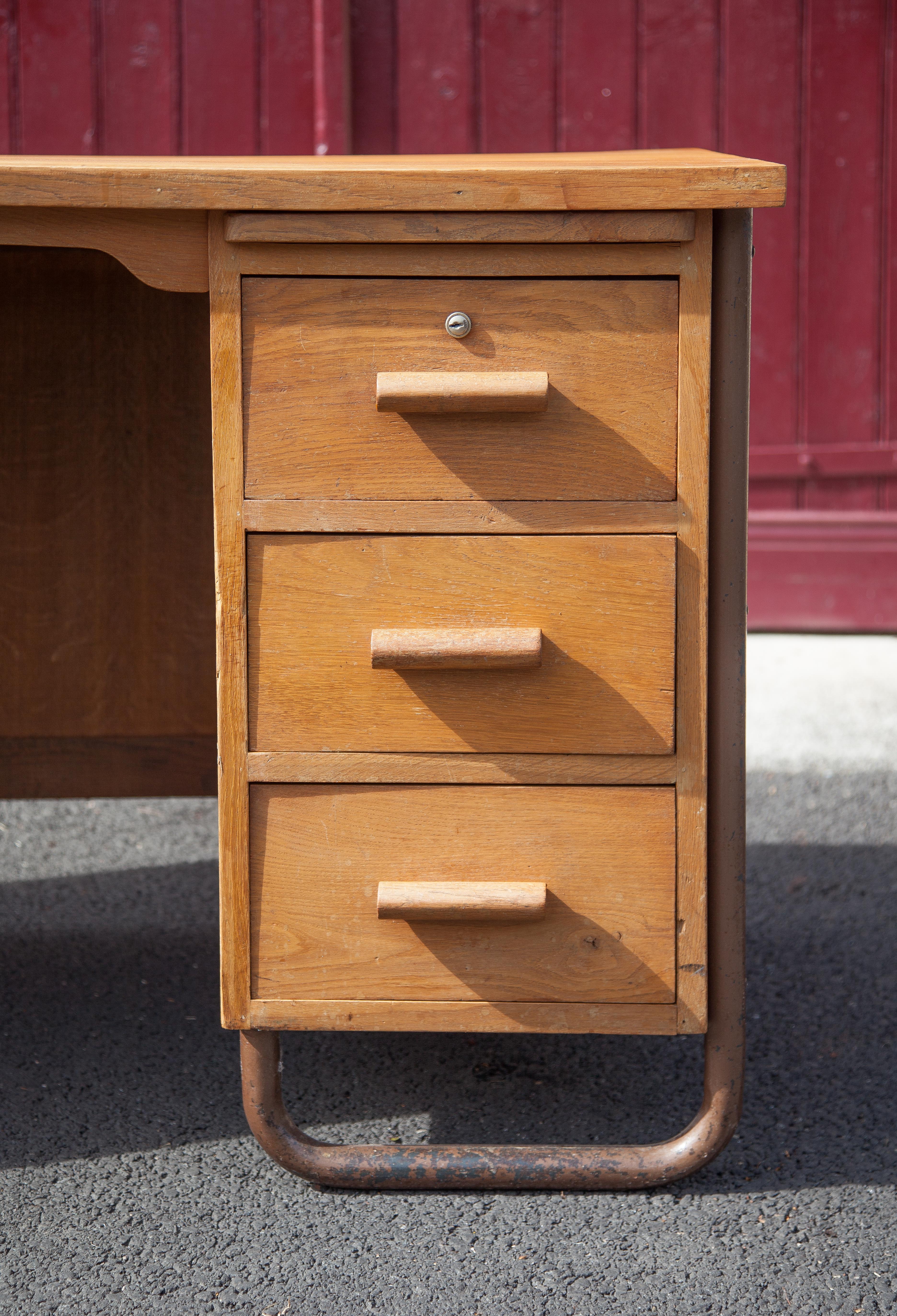 Bureau ancien d'école années 50