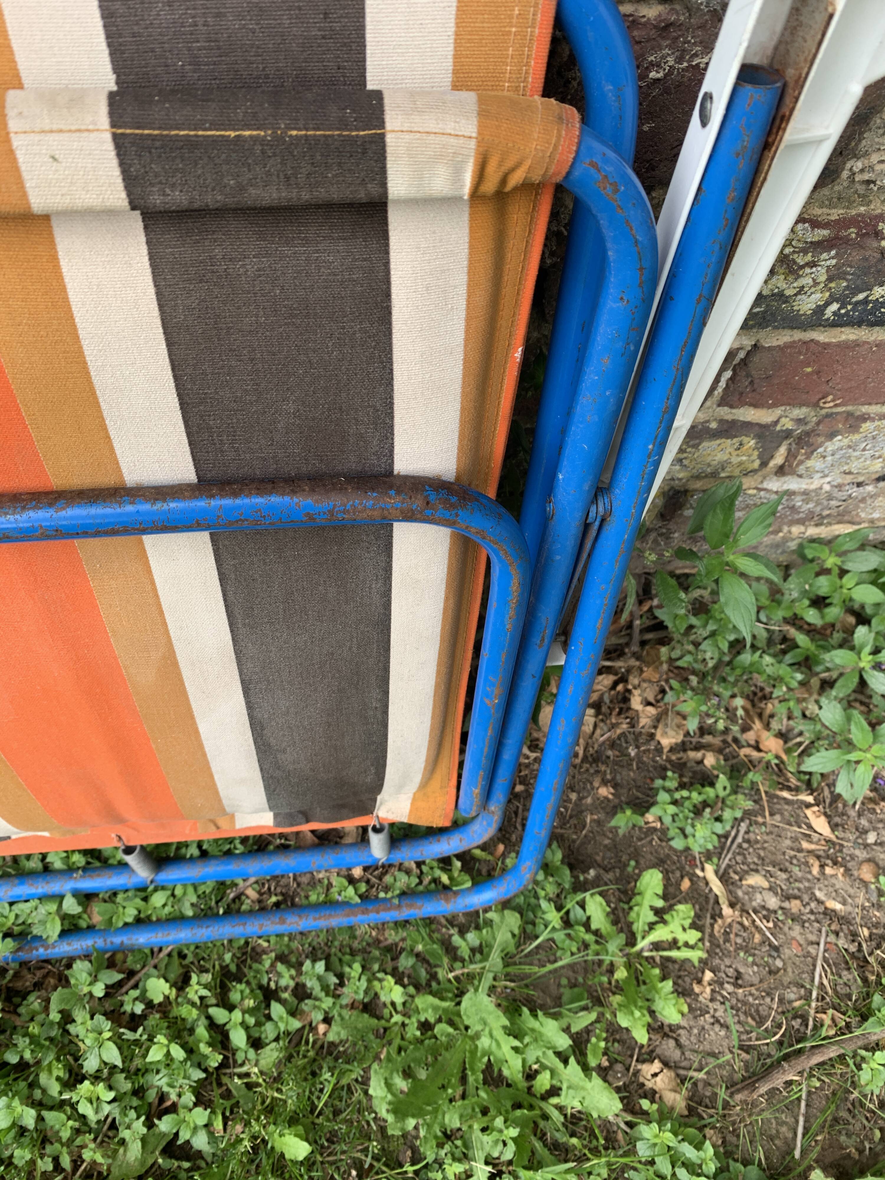 Folding camping chair