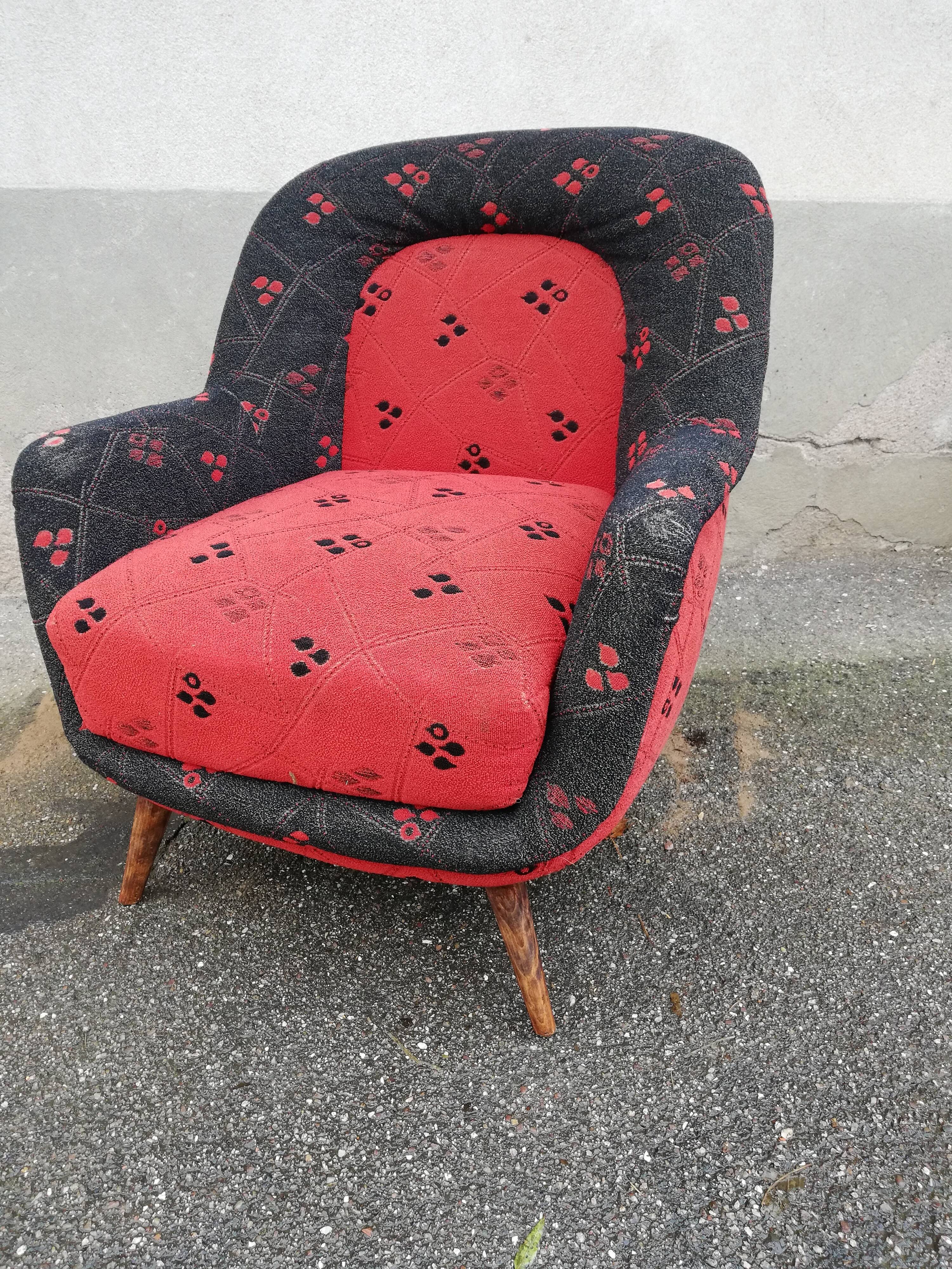 Fauteuil année 50 rouge et noir pieds compas