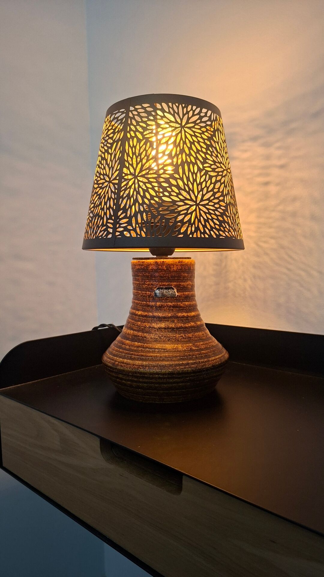 Accolay lamp with shade