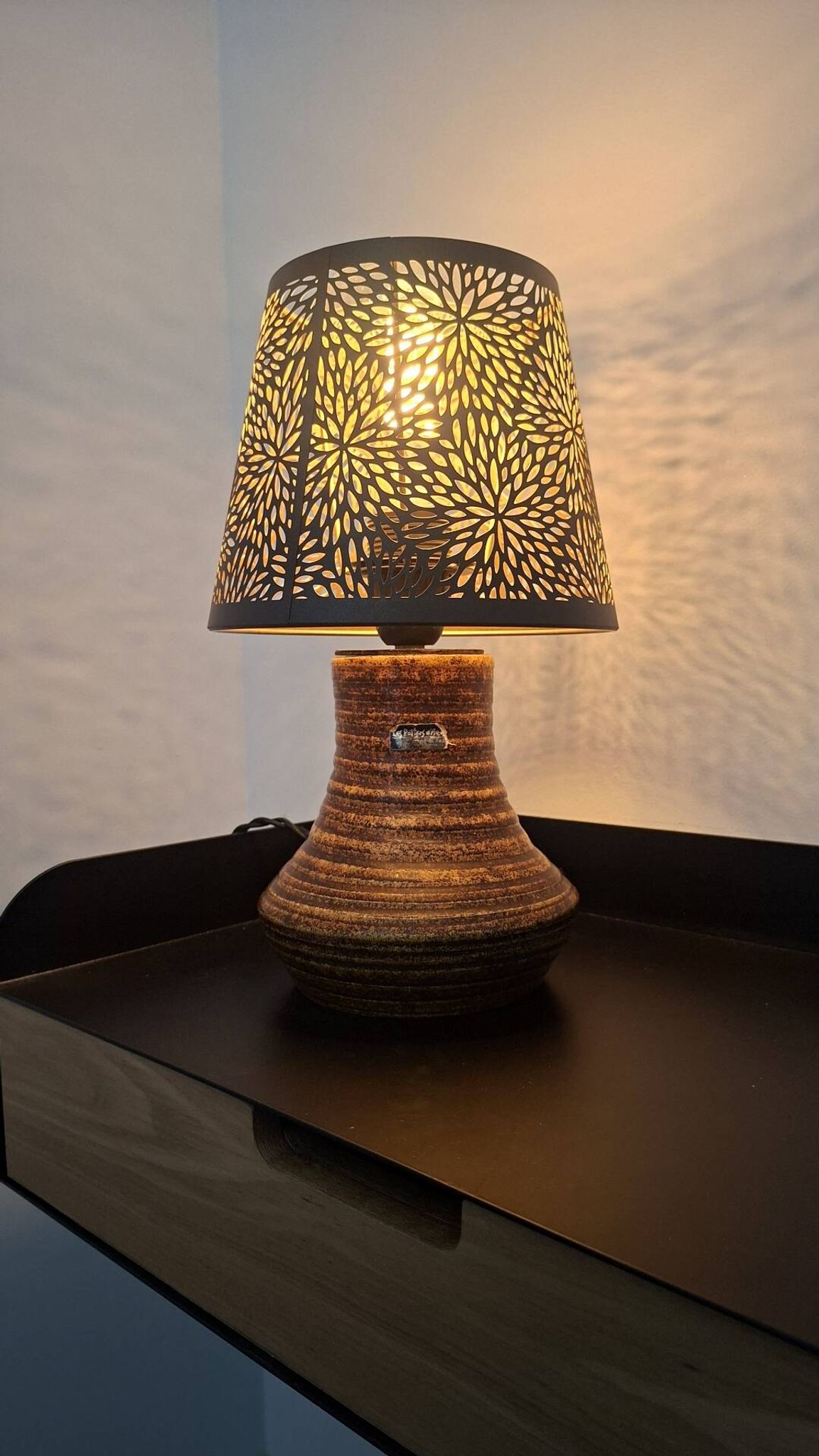 Accolay lamp with shade