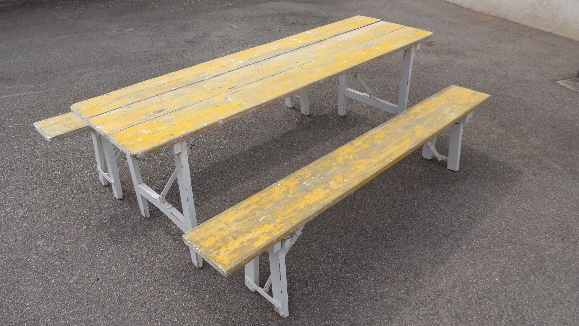 Ensemble table pliante et bancs de guinguette