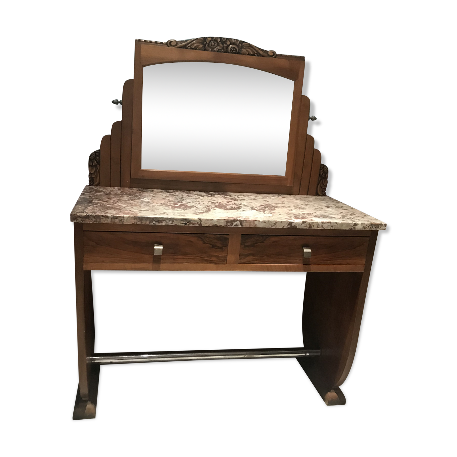 Art Deco era hairdresser