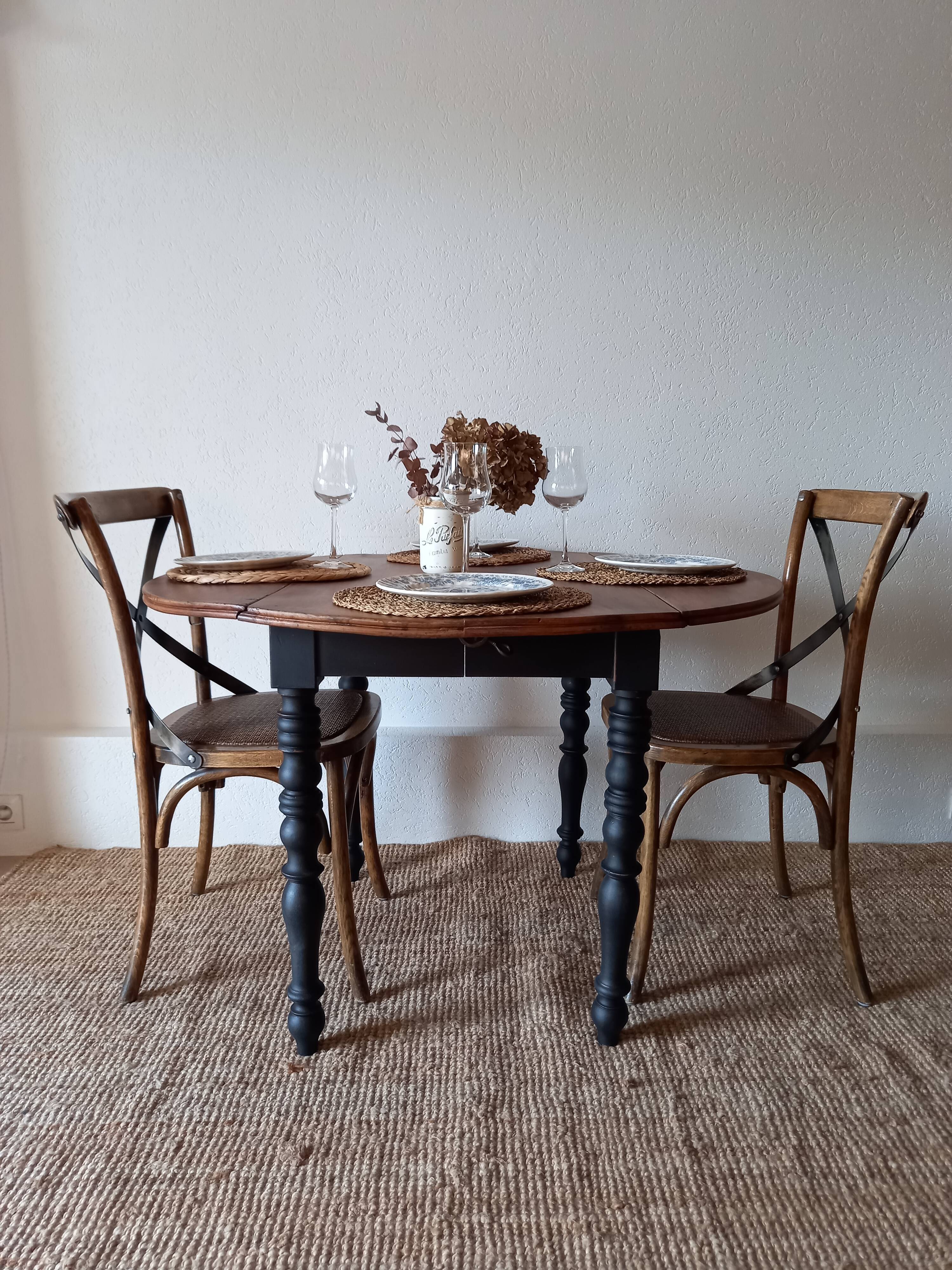 Round table with flaps