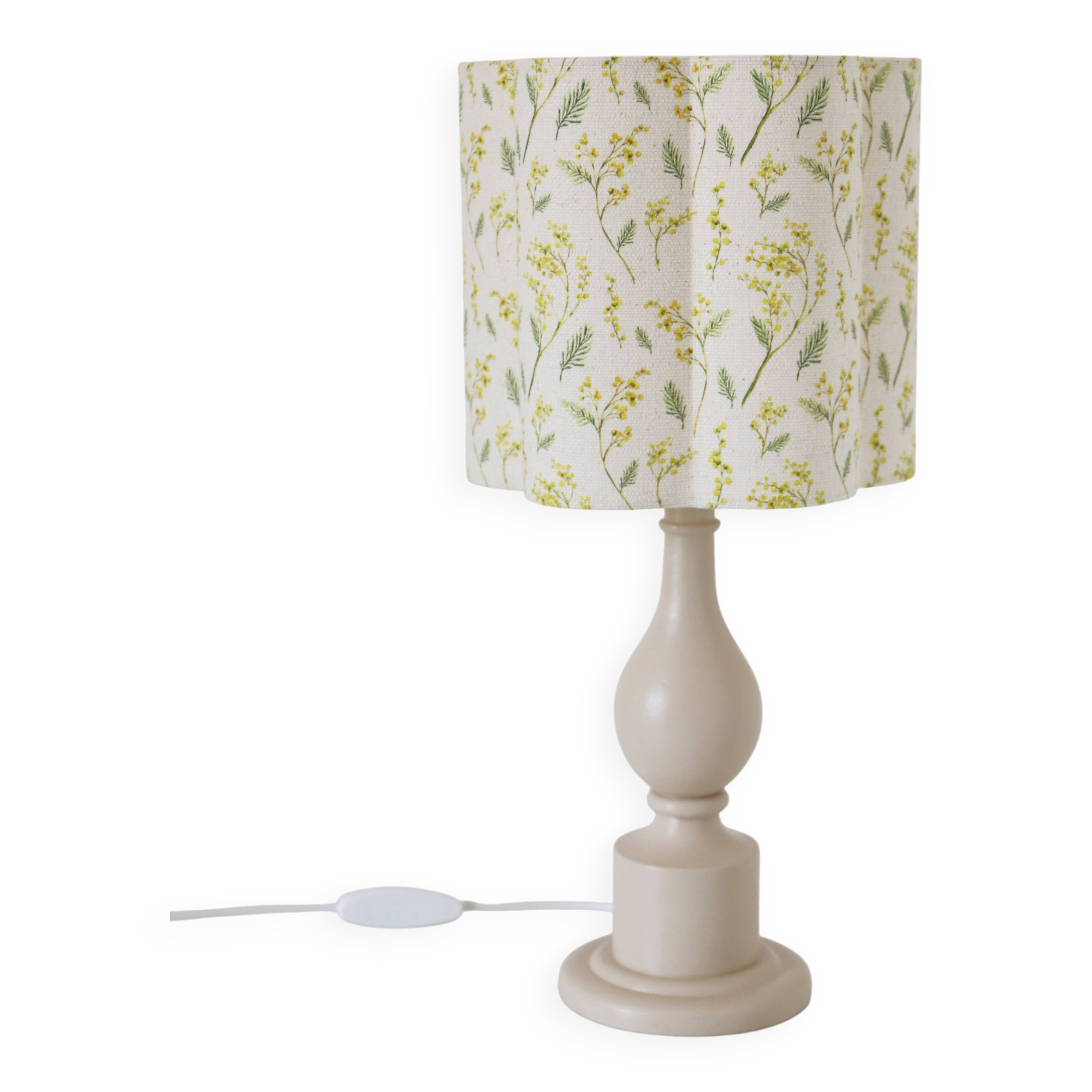 Vintage table lamp, turned wooden base and "mimosa" printed lampshade