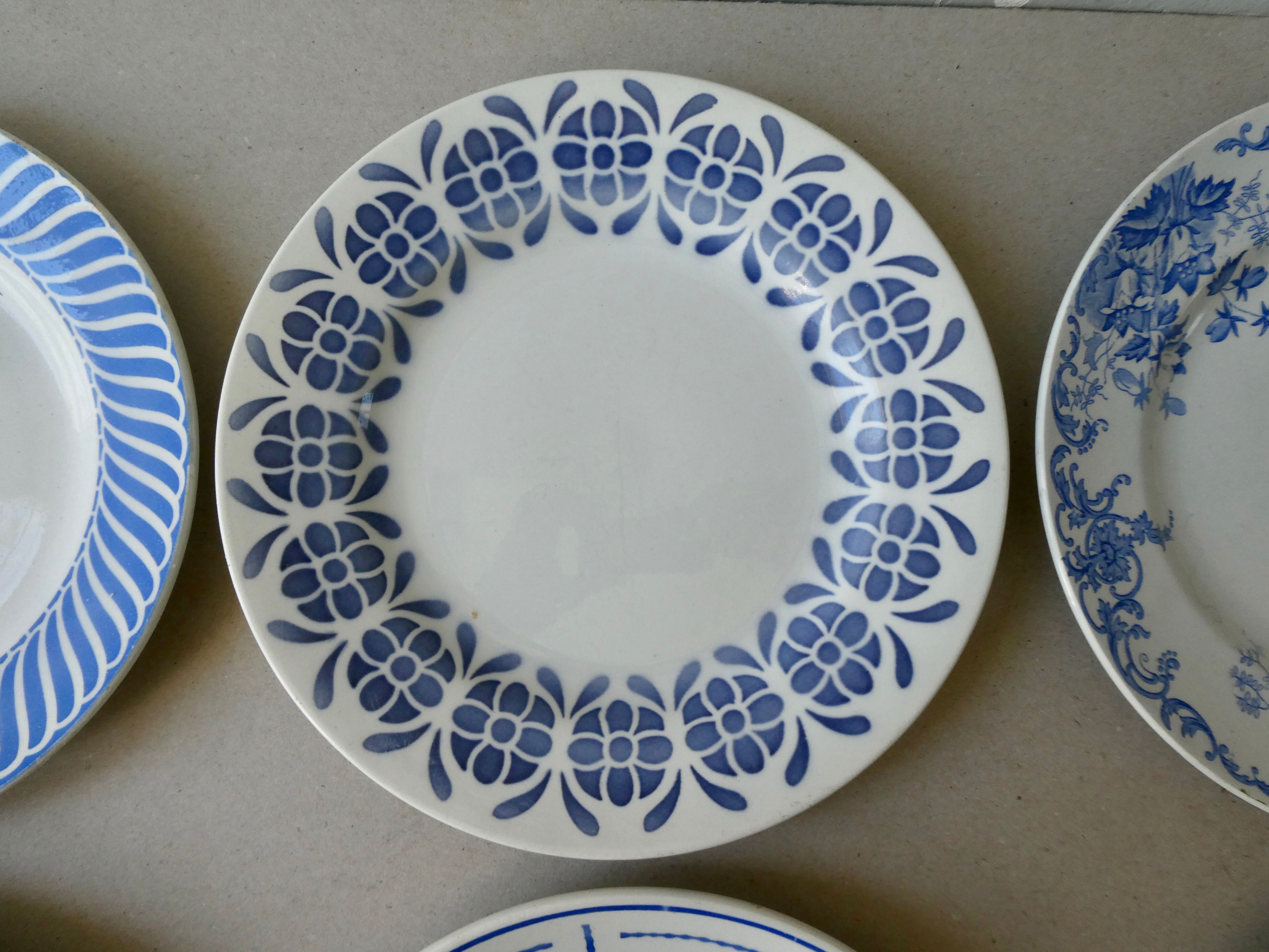 6 flat plates, blue décor, 23 cm