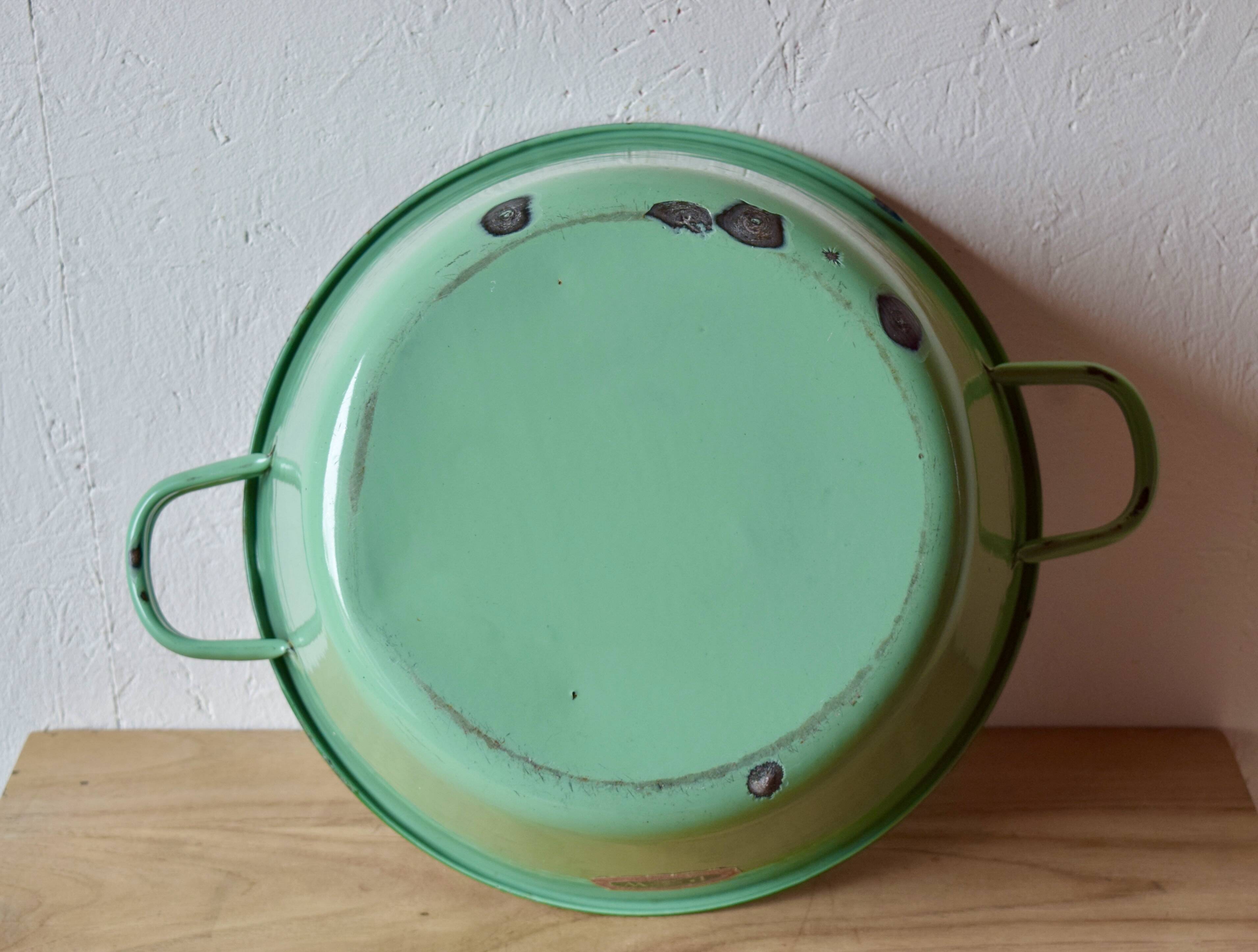 Large vintage basin in green enameled sheet metal
