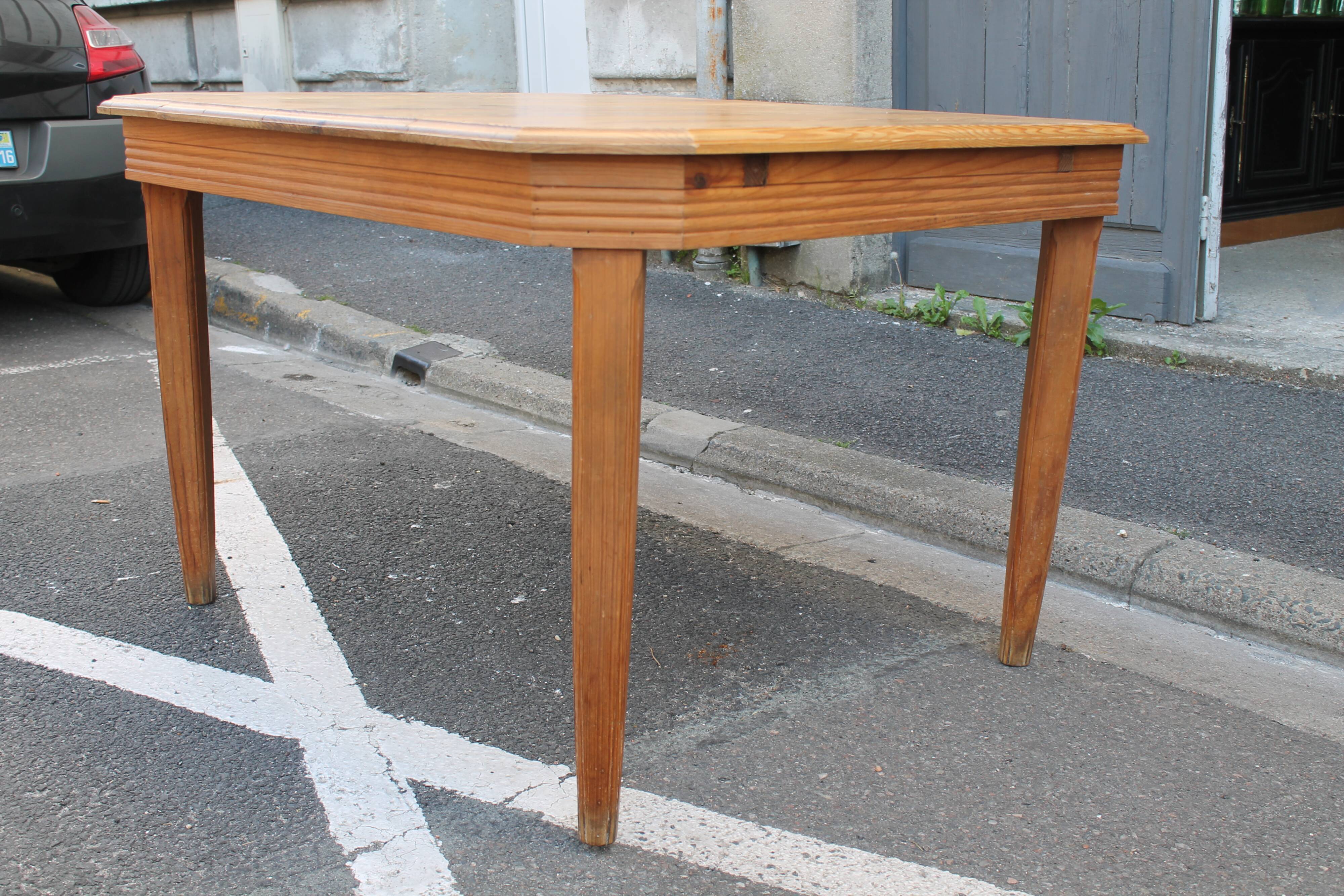 Solid pine stretch table