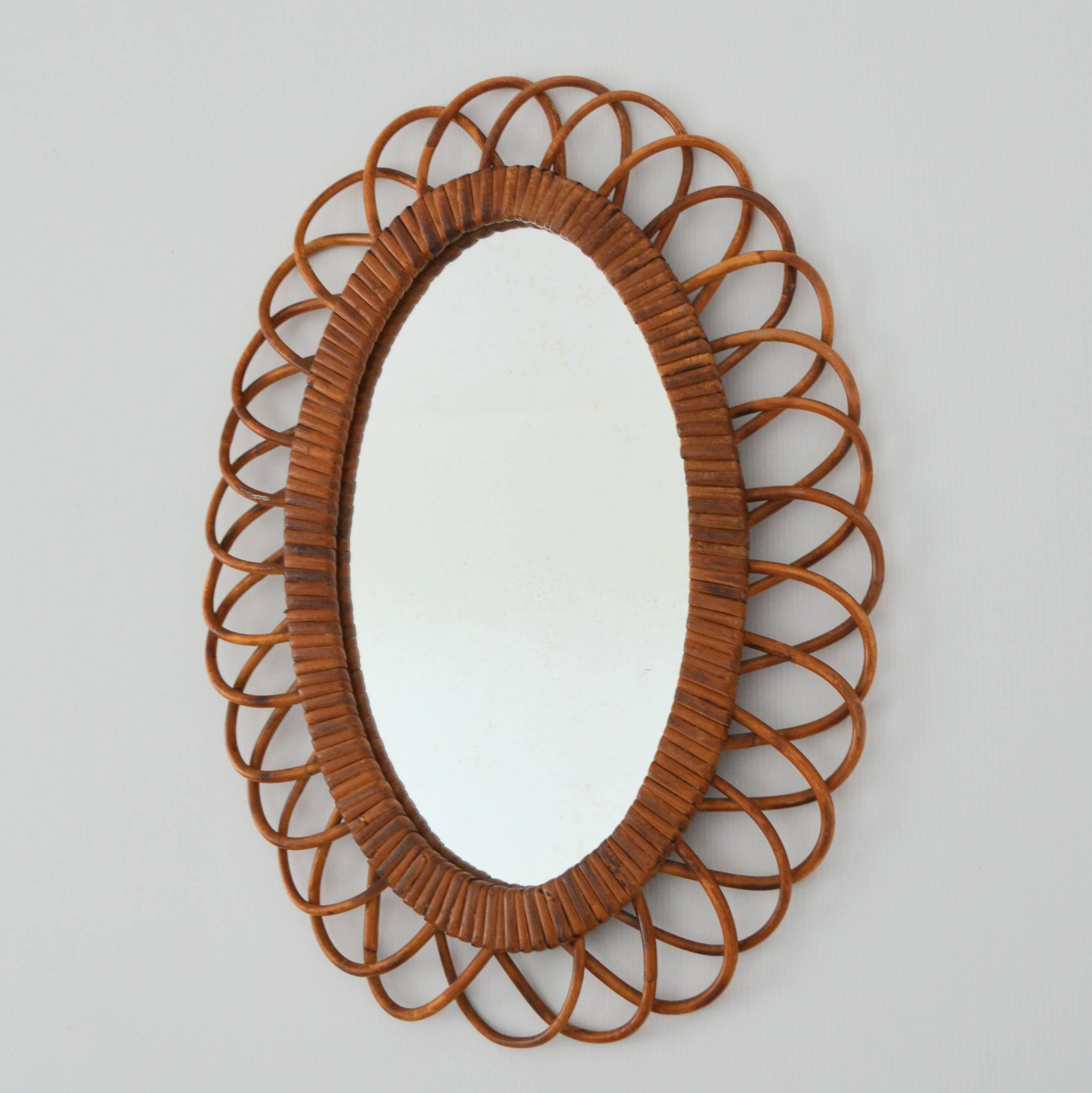 Miroir fleur en rotin, années 50-60