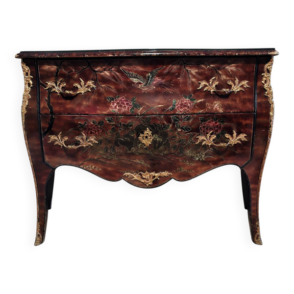 Commode sauteuse galbée en laque à décor Chinois époque début XXeme (om)
