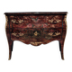 Commode sauteuse galbée en laque à décor Chinois époque début XXeme (om)