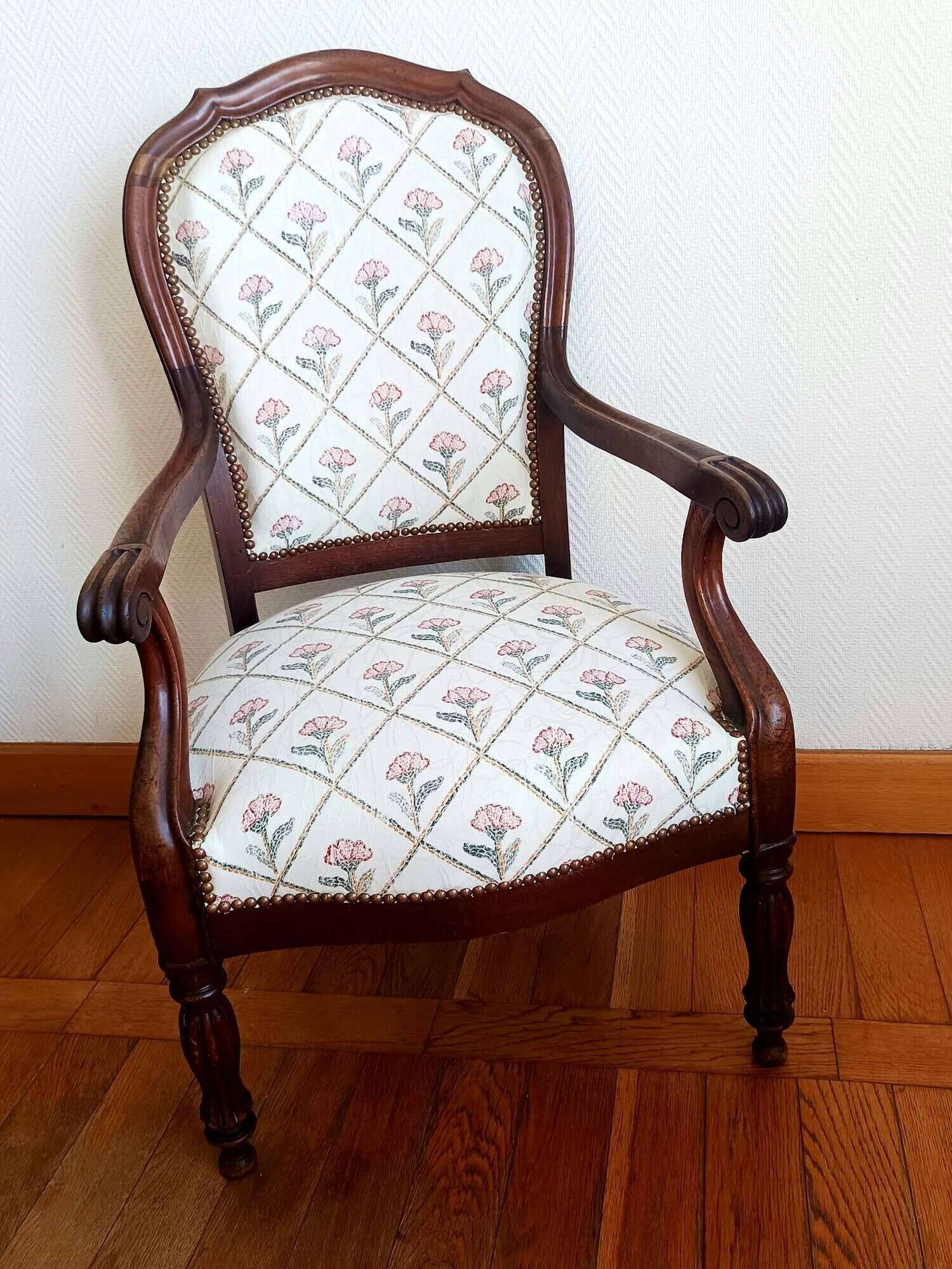 Voltaire armchair and its ottoman