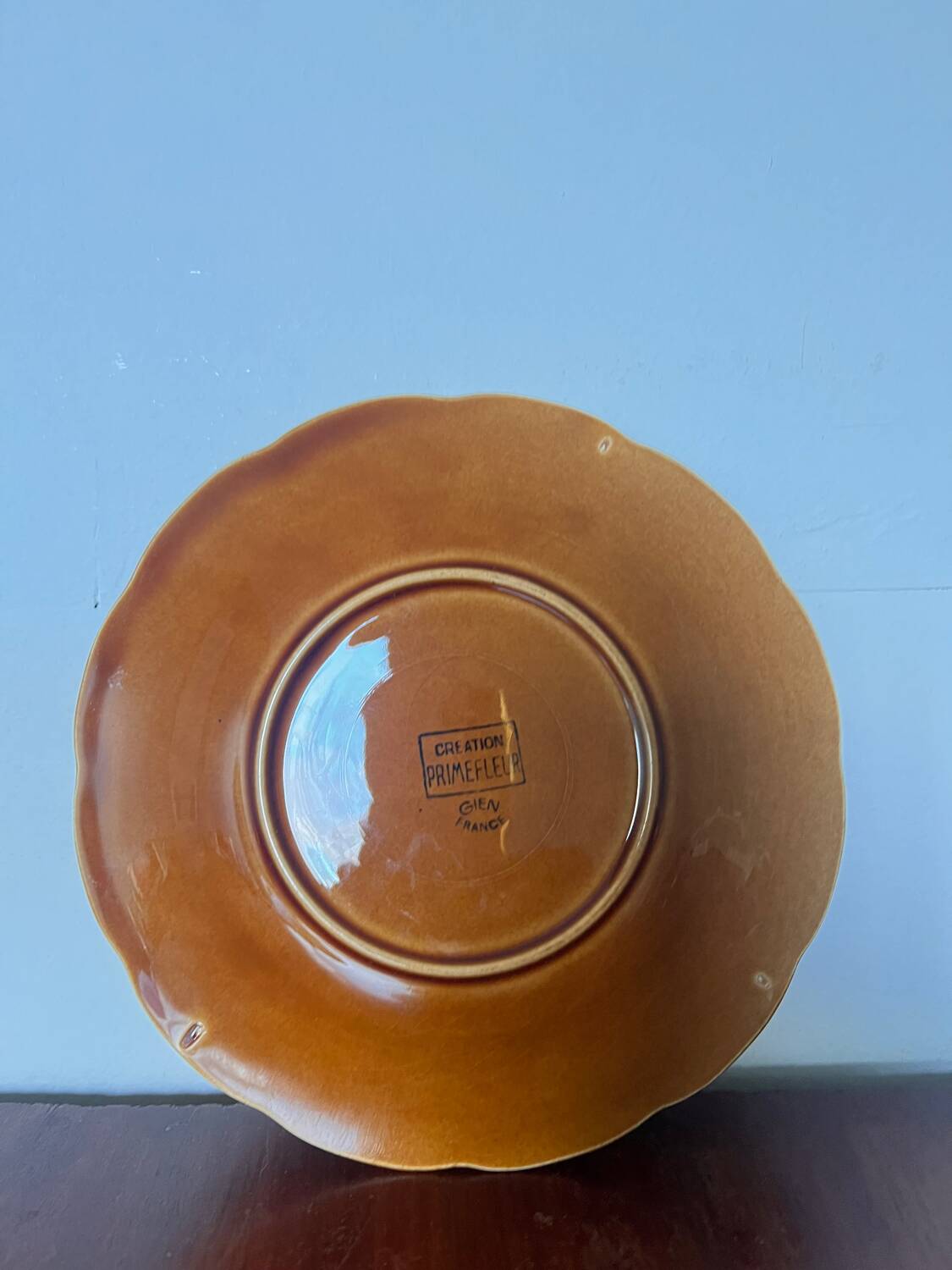 Gien primefleur brown slip plate