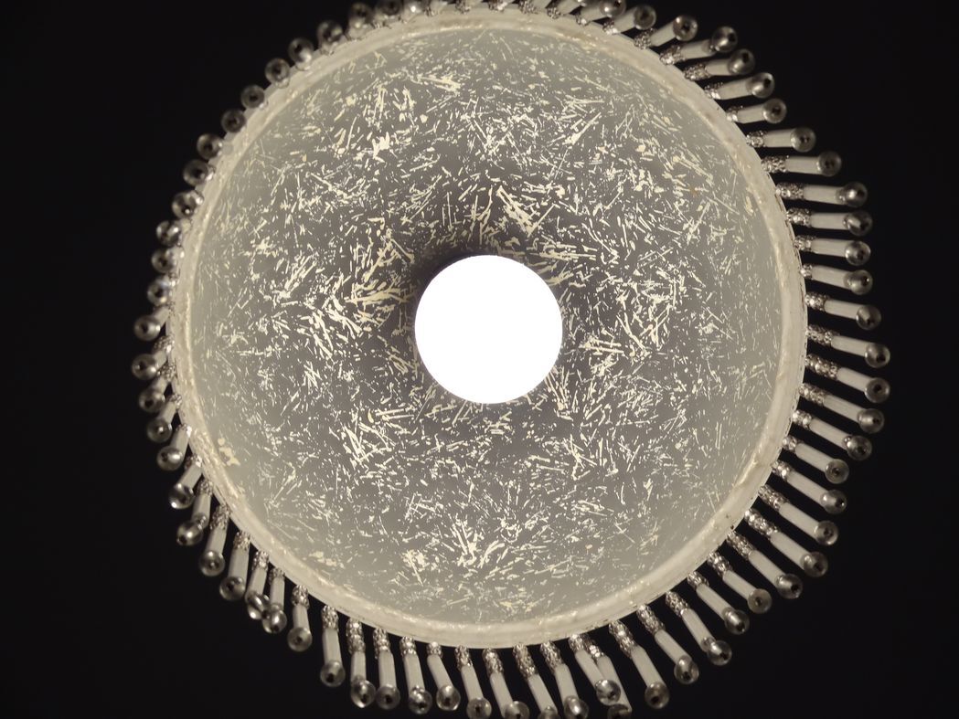 Vintage suspension in half shell speckled with pearls