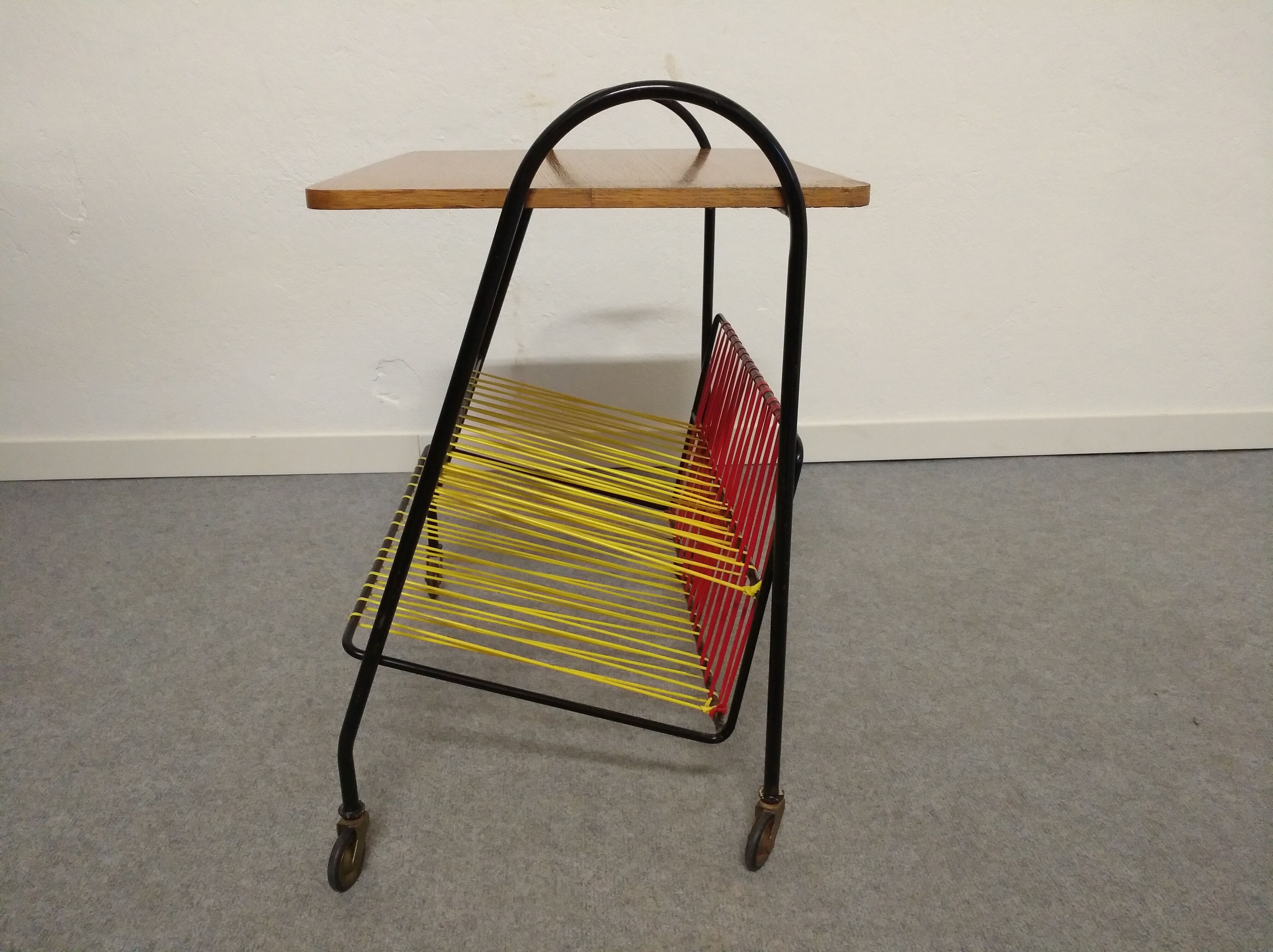 Scoubidou table of the 50s/60s