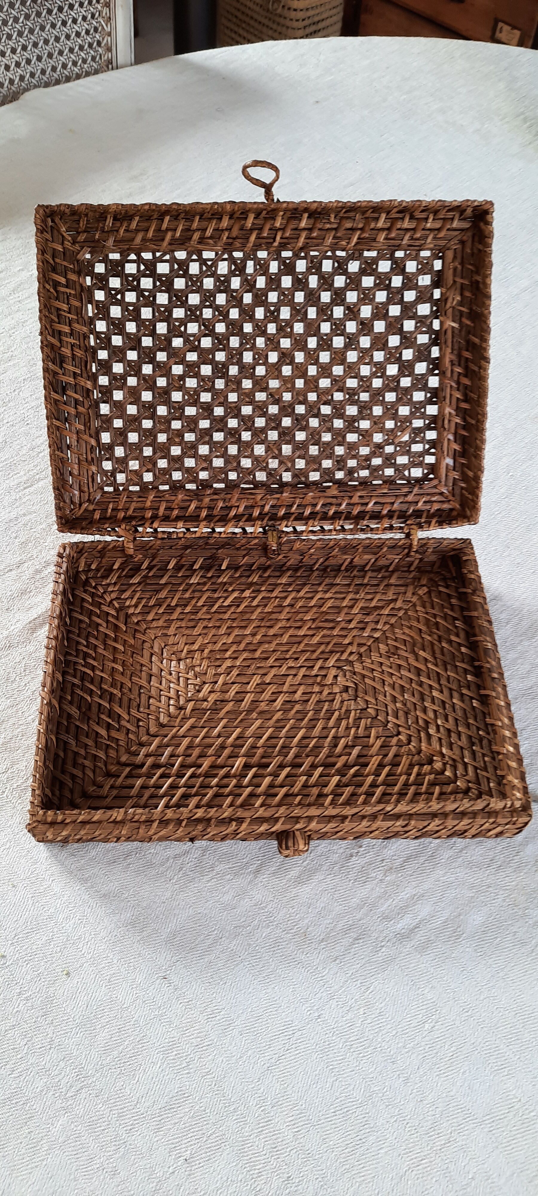 Wicker box and caning