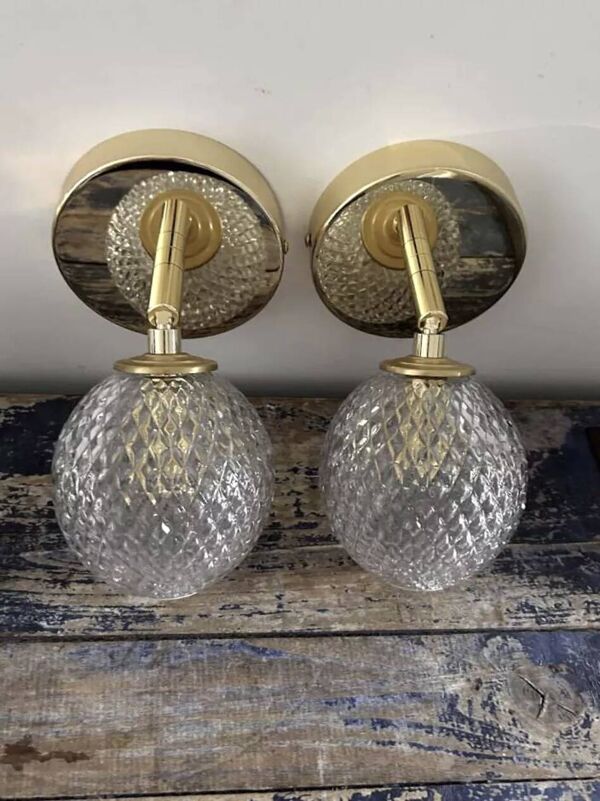 Paire d’appliques murales globes ciselés