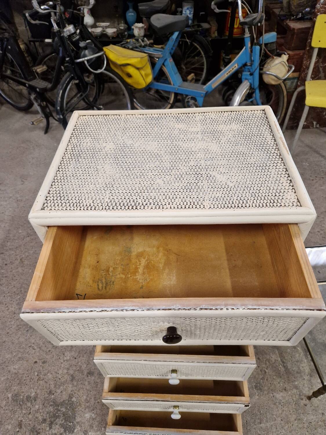 Wicker cabinet with 6 drawers