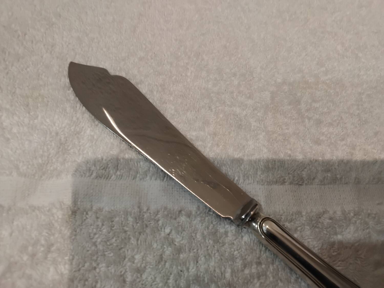 Couteau de service pour gateau manche argent 800 suisse Jezler filet
