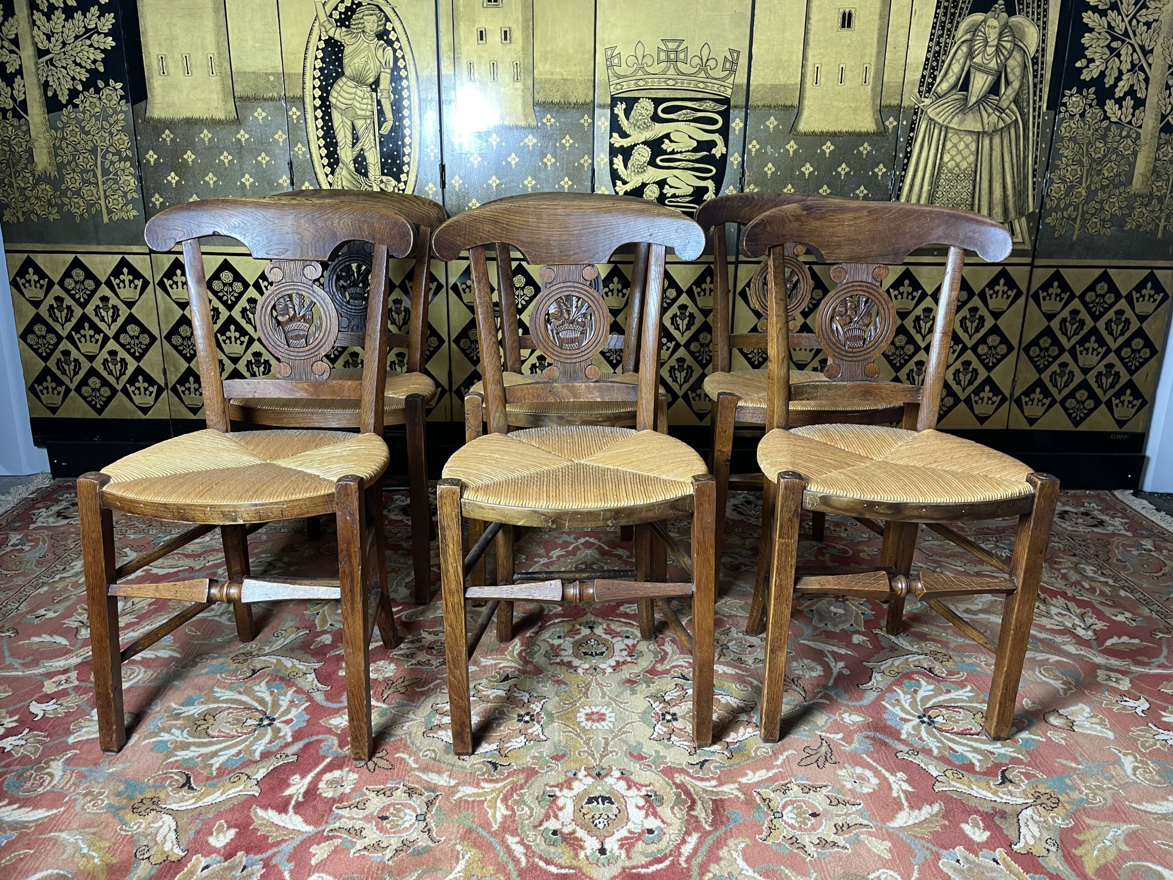 Suite de 6 chaises rustiques paillées  provençales