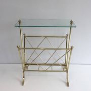 Porte-revues de style néoclassique en laiton et tablette en verre de la Maison Jansen