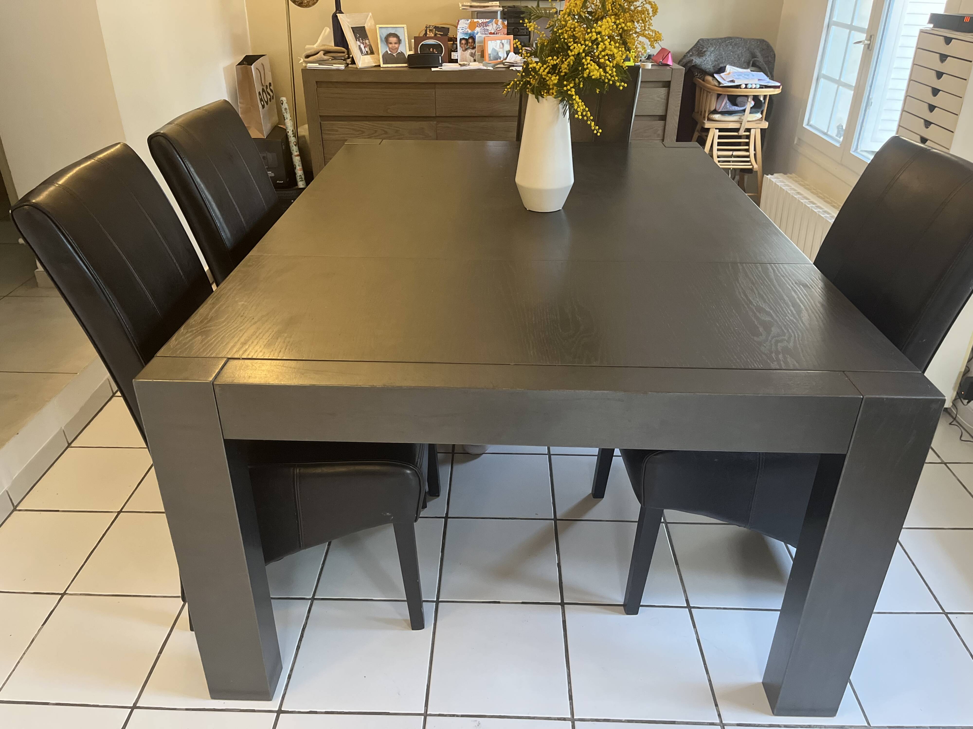 Table de salle à manger en bois massif