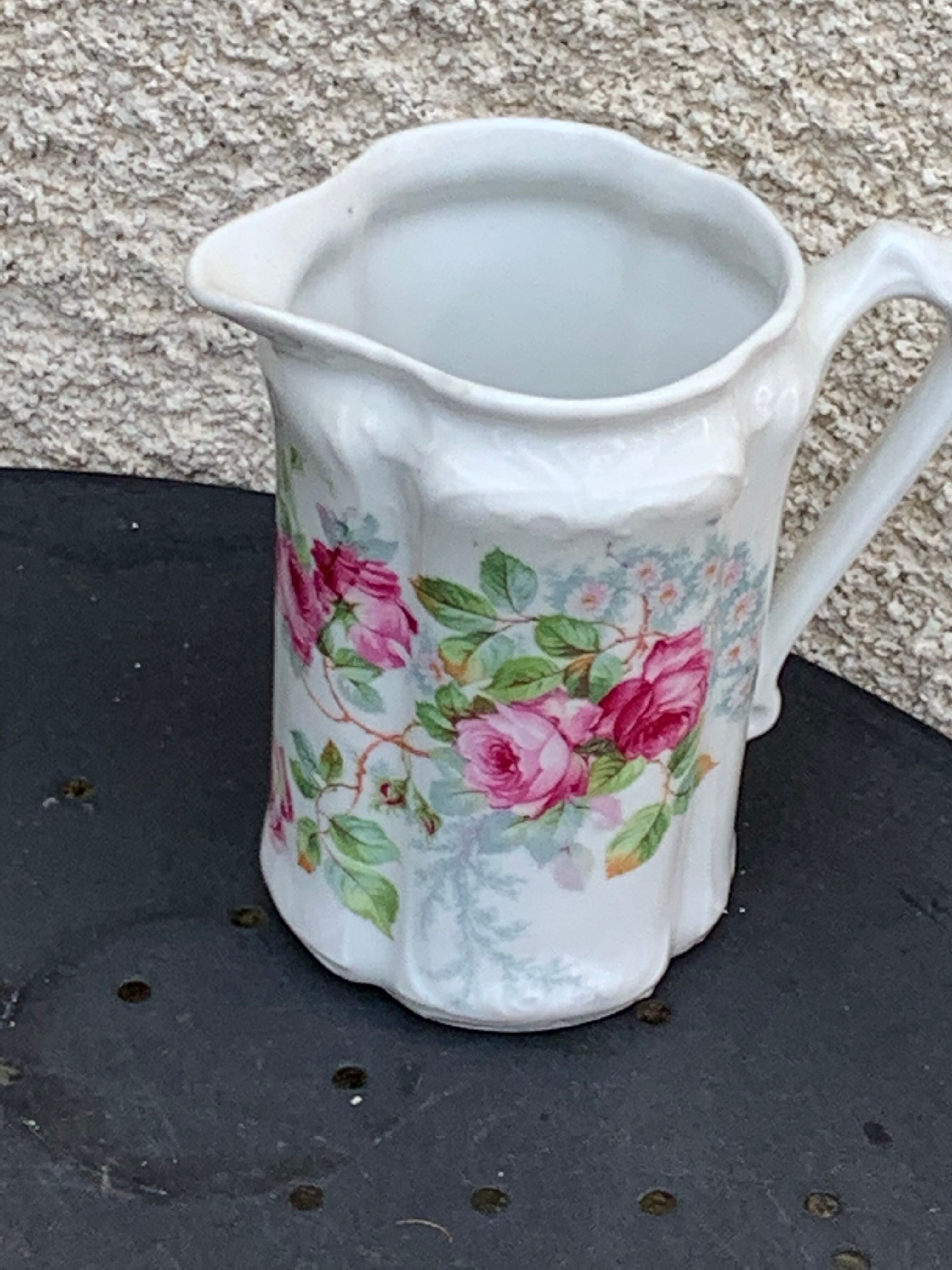 Porcelain milk pot pattern of ancient roses