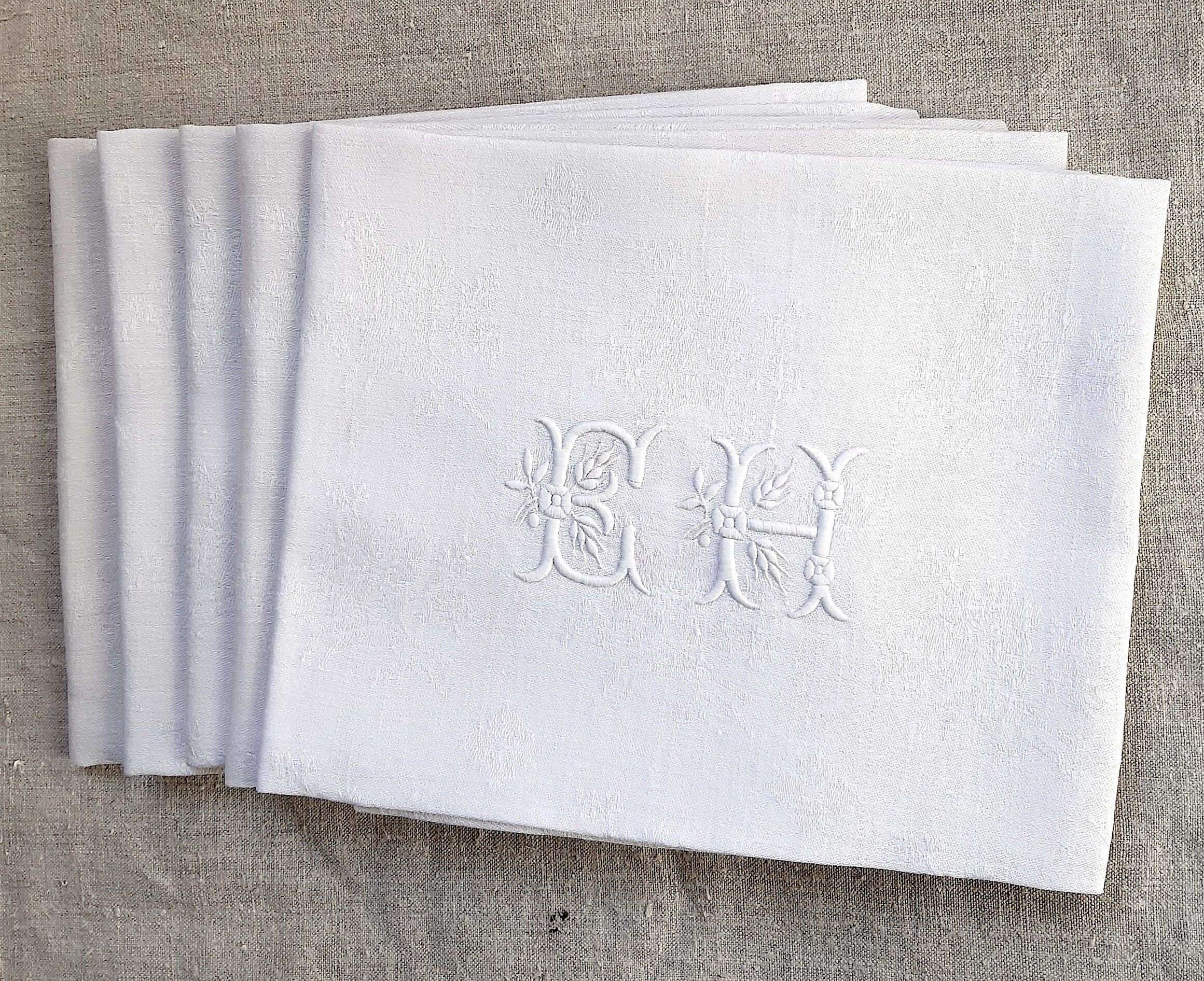 5 monogrammed napkins "EH"