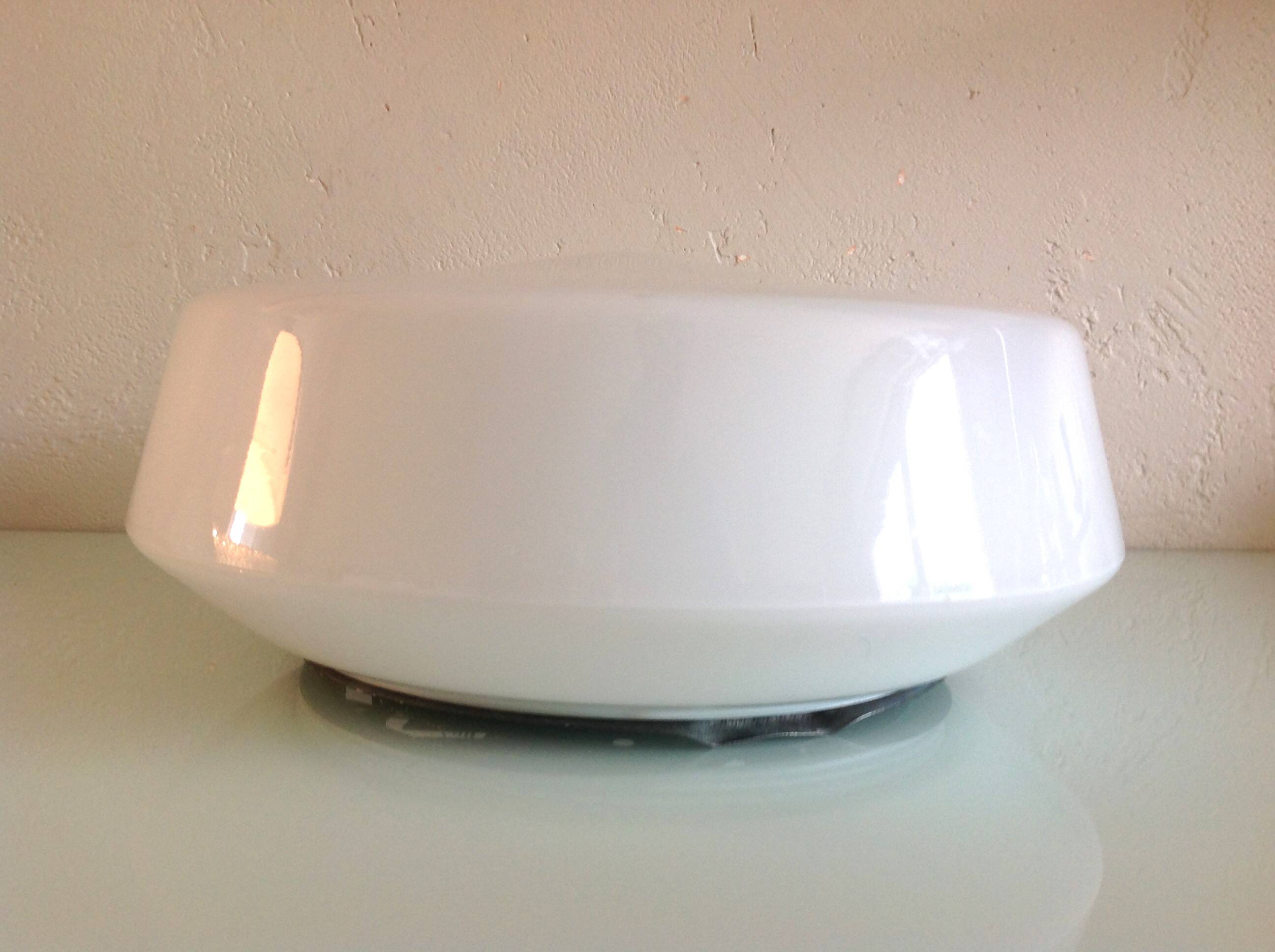 Round ceiling light in white opaline vintage 60s-70s