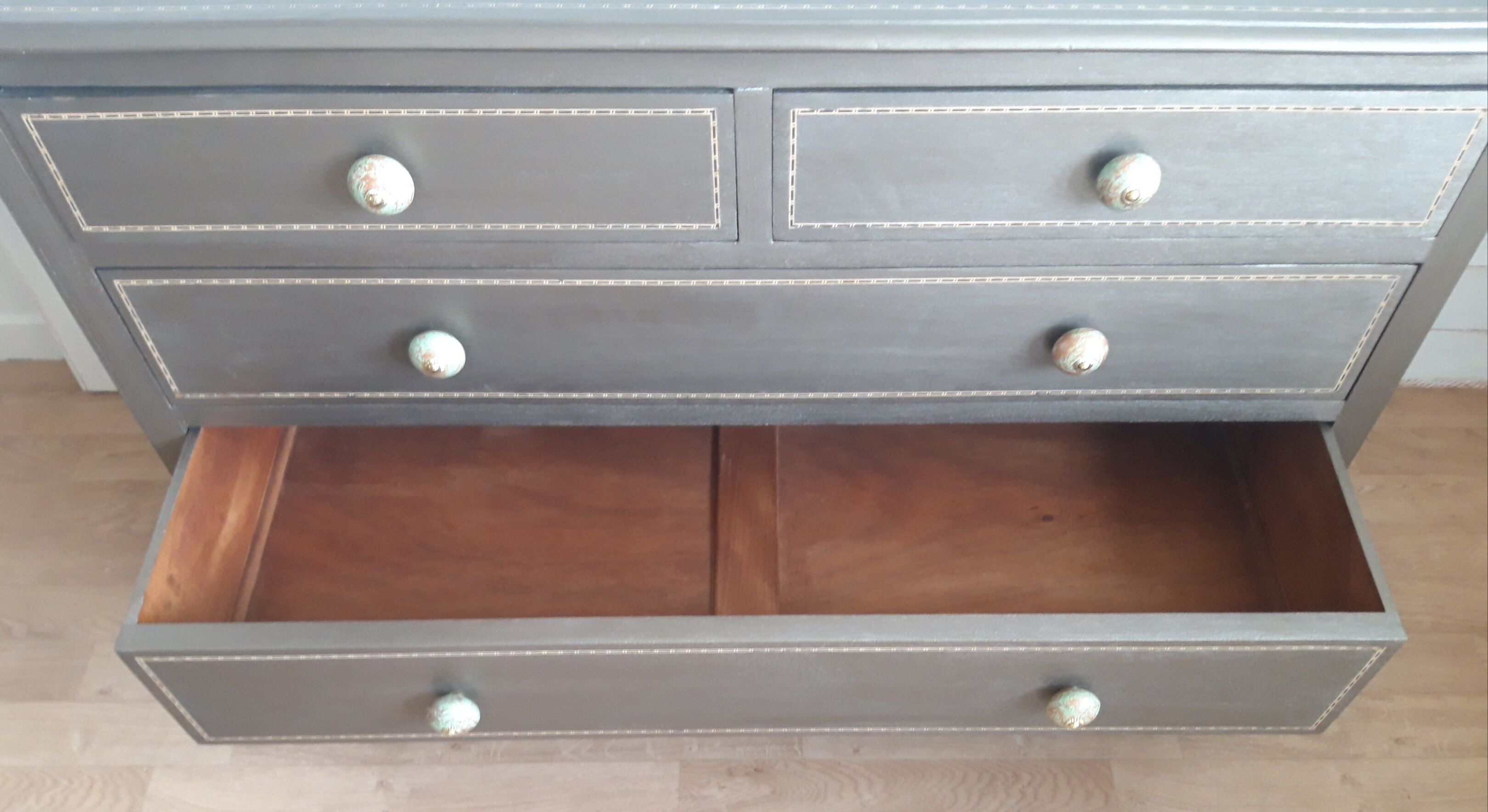 Antique chest of drawers