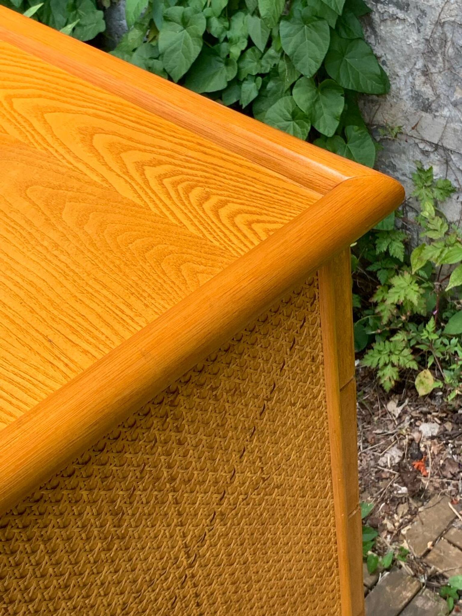 Dresser and its bedside table in rattan caning and vintage oak from the 1970s.