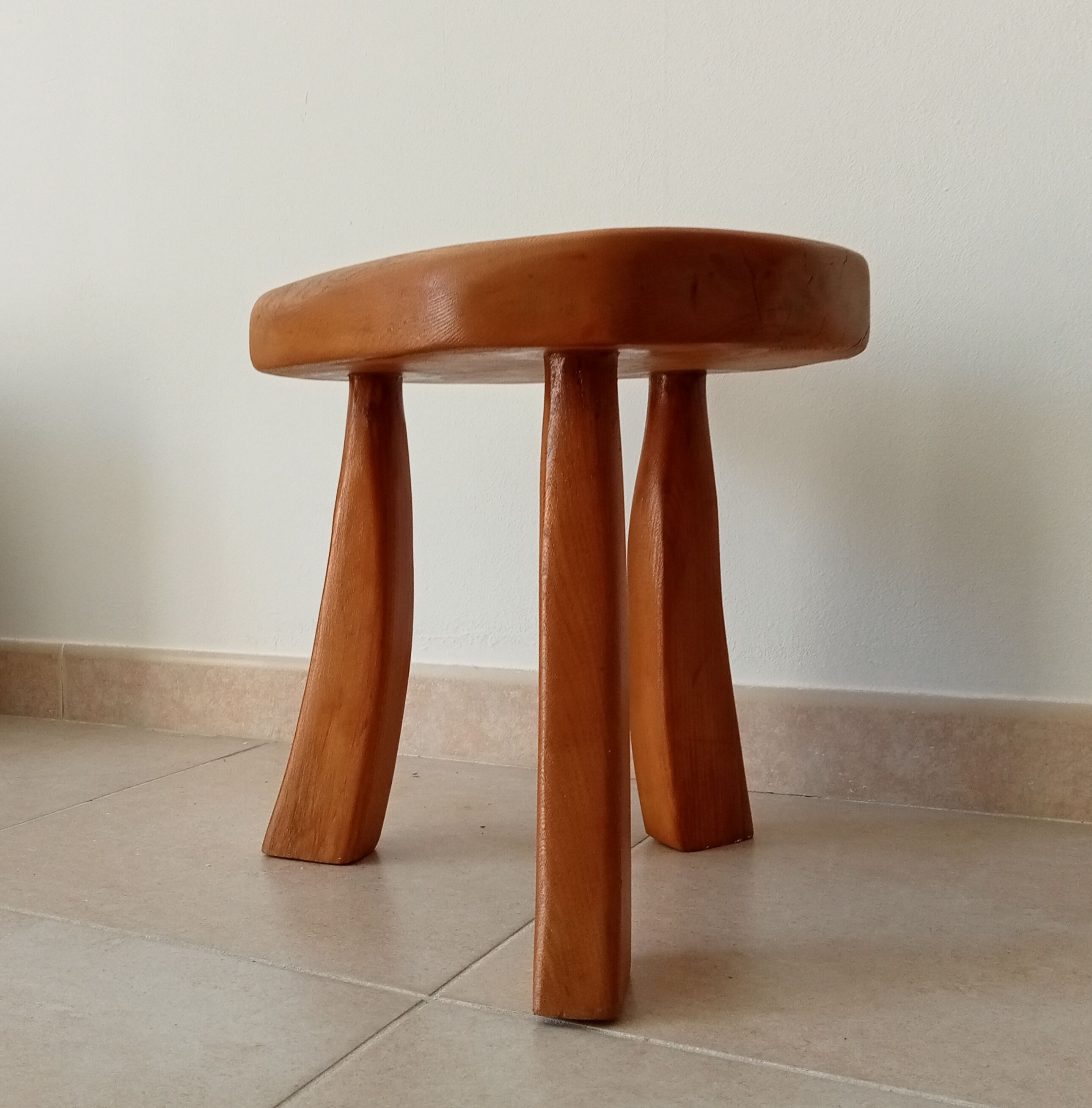 Vintage tripod brutalist side table in solid oak