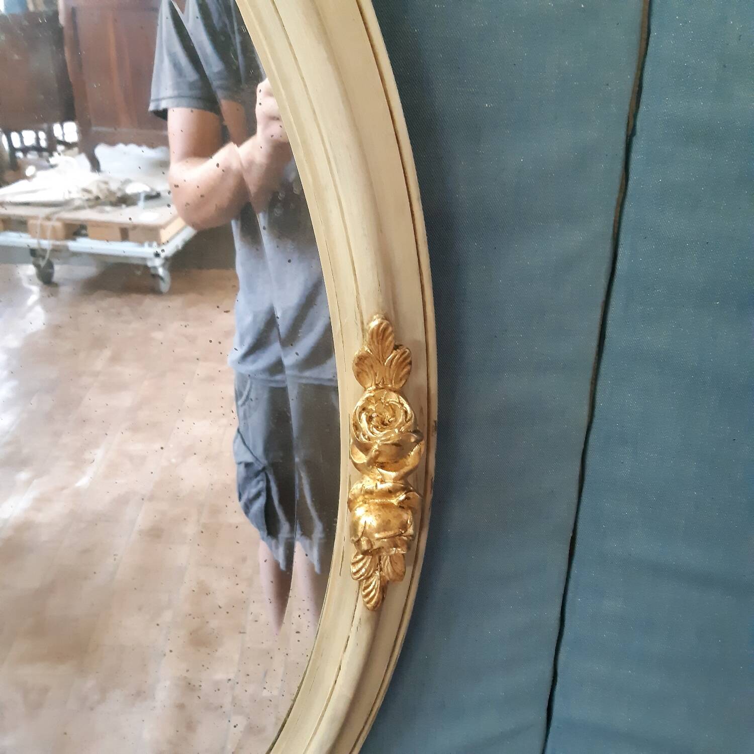 White and gold oval mirror 101X70