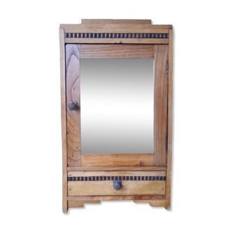 Armoire à pharmacie