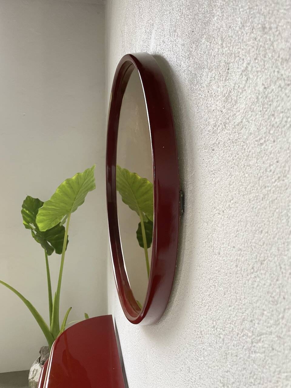 Red lacquered console and its mirror from the 80s